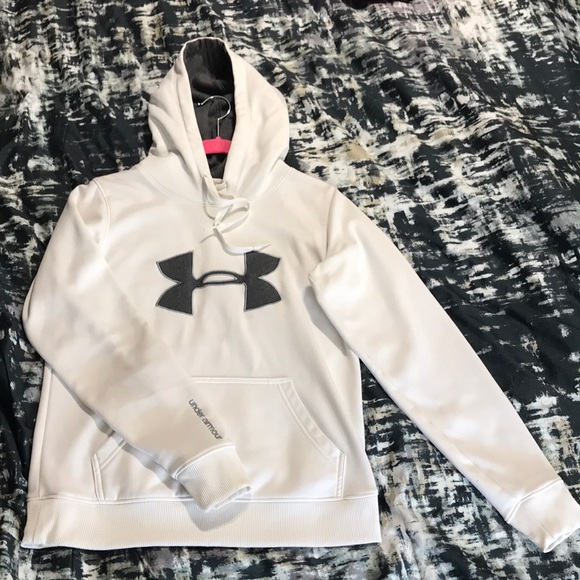 Women’s semi fitted Under Armor hoodie - Picture 1 of 1